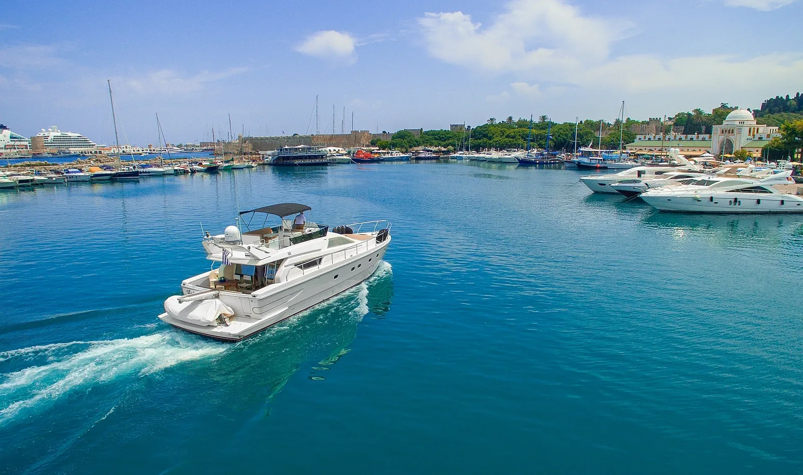Yacht photo 9